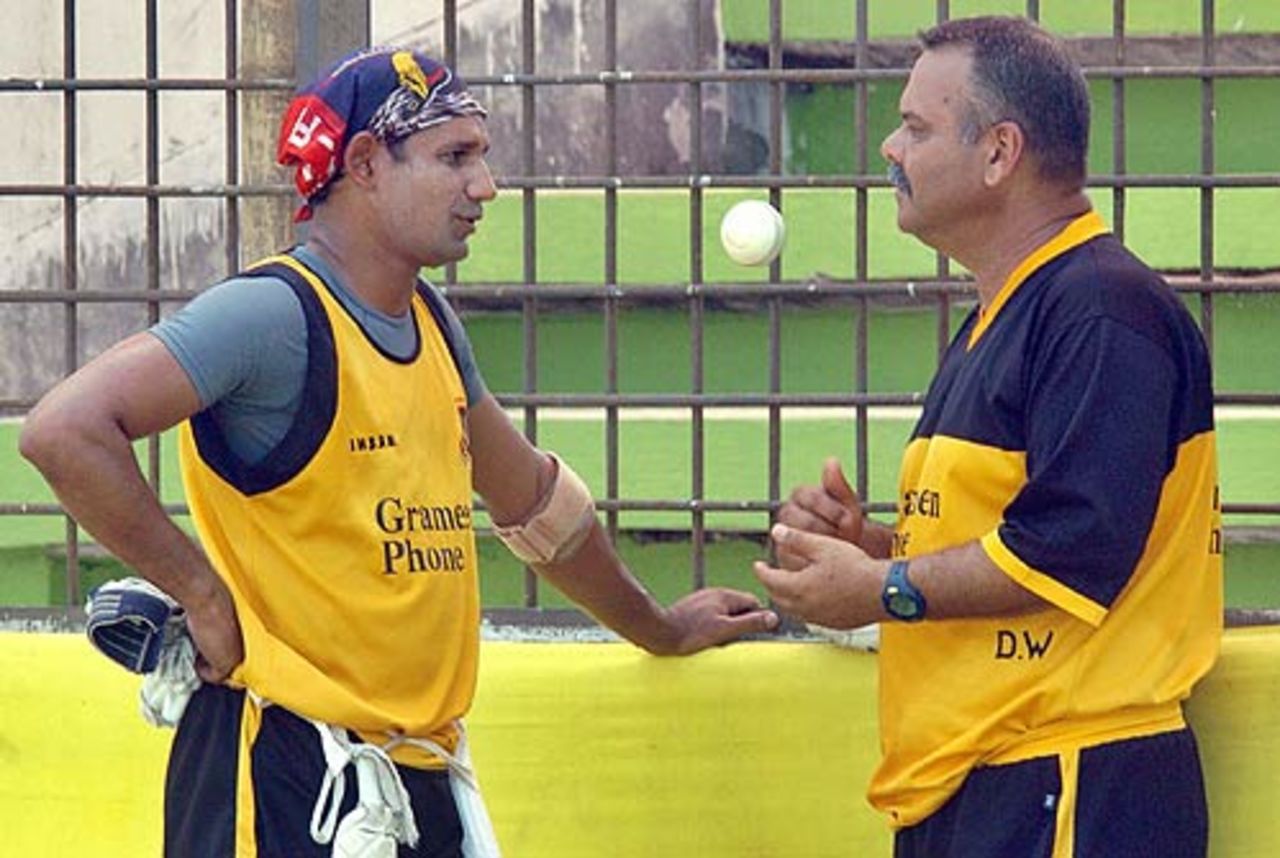 Habibul Bashar and Dav Whatmore talk tactics on the eve of the first ODI against Australia, Chittagong, April 22, 2006