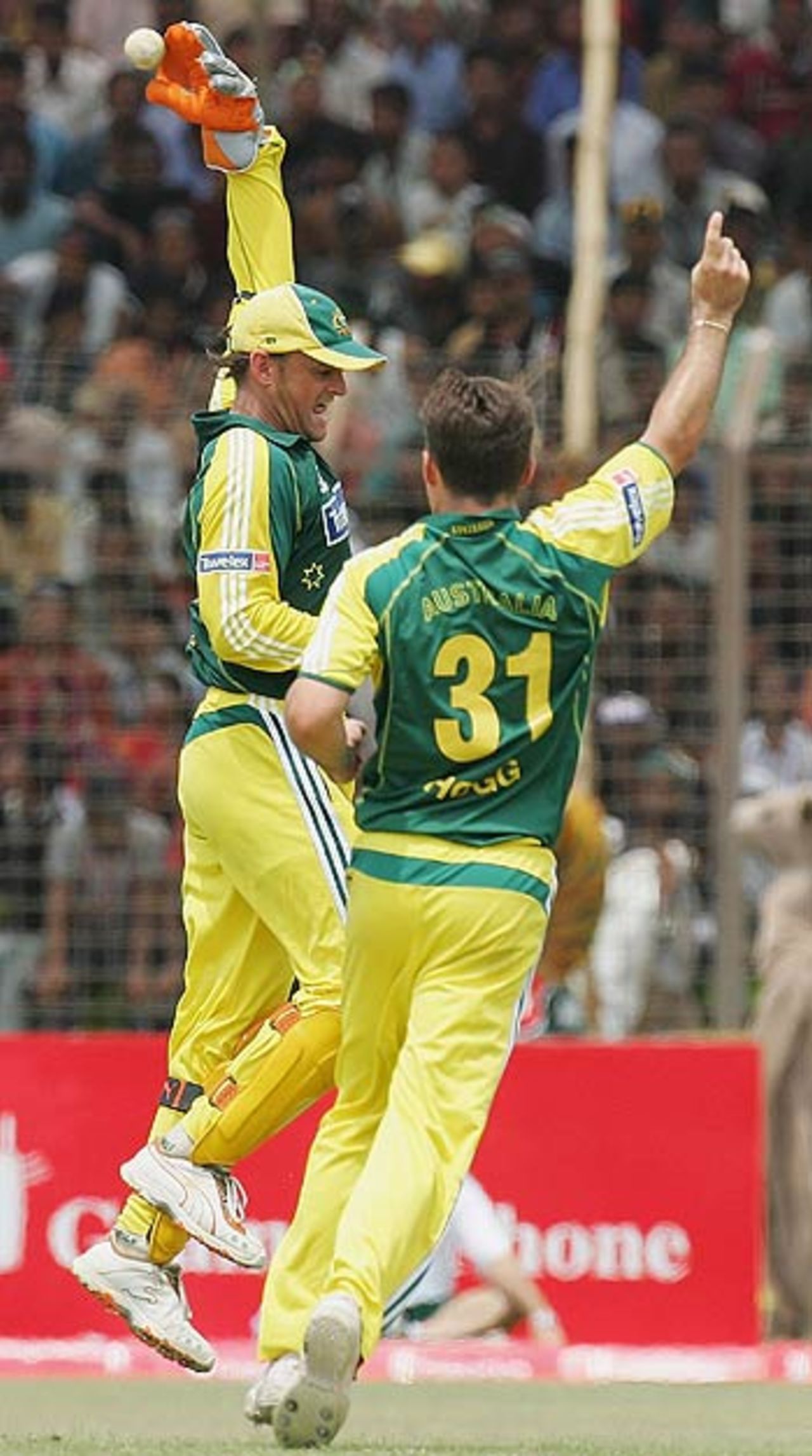 Brad Hogg ran through the lower order with an incisive spell, Bangladesh v Australia, 1st ODI, Chittagong, April 23, 2006