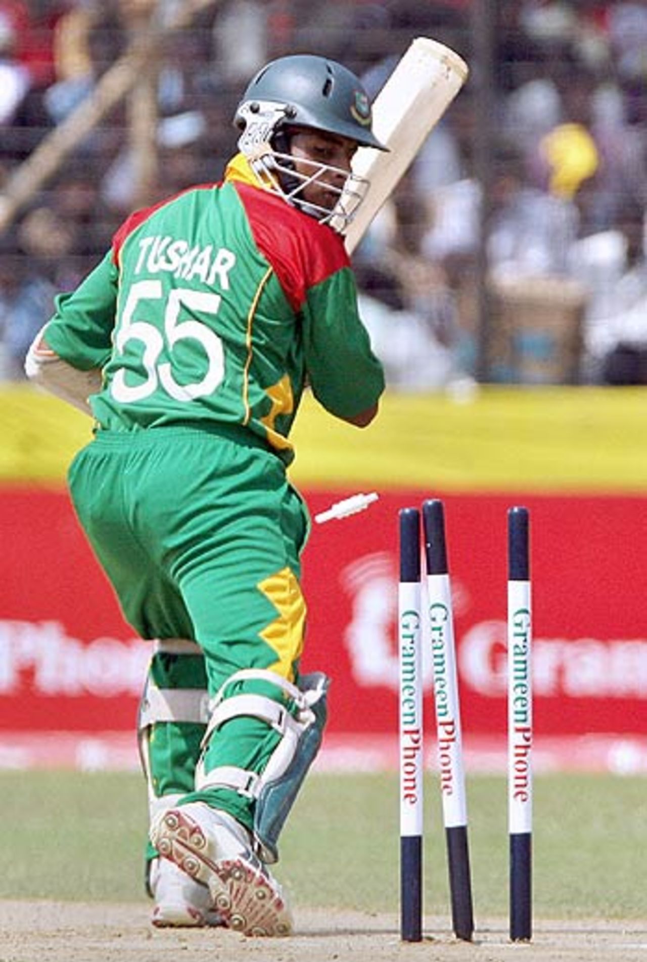 Tushar Imran is bowled by Nathan Bracken, Bangladesh v Australia, 2nd ODI, Fatullah, April 26, 2006