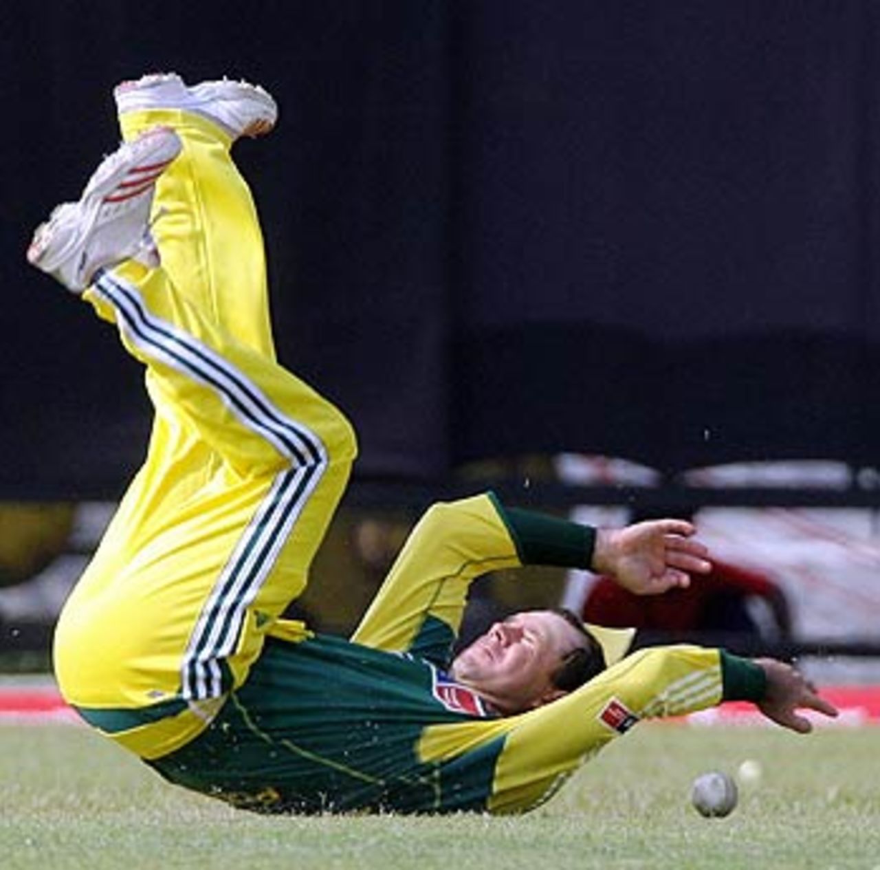 Ricky Ponting meets hard ground, Bangladesh v Australia, 2nd ODI, Fatullah, April 26, 2006