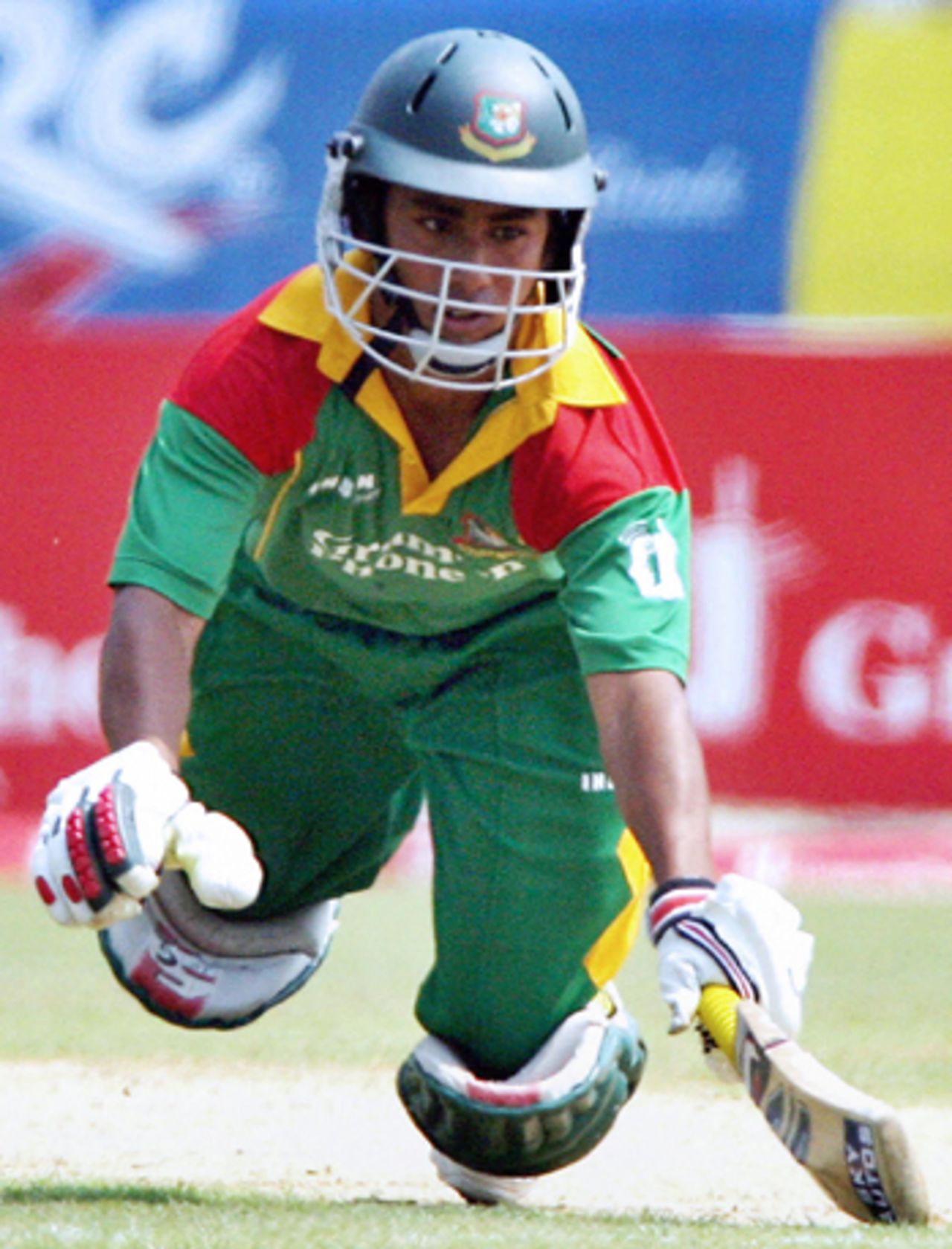 Mohammad Ashraful dives to regain his crease, Bangladesh v Australia, 3rd ODI, Fatullah, April 28, 2006