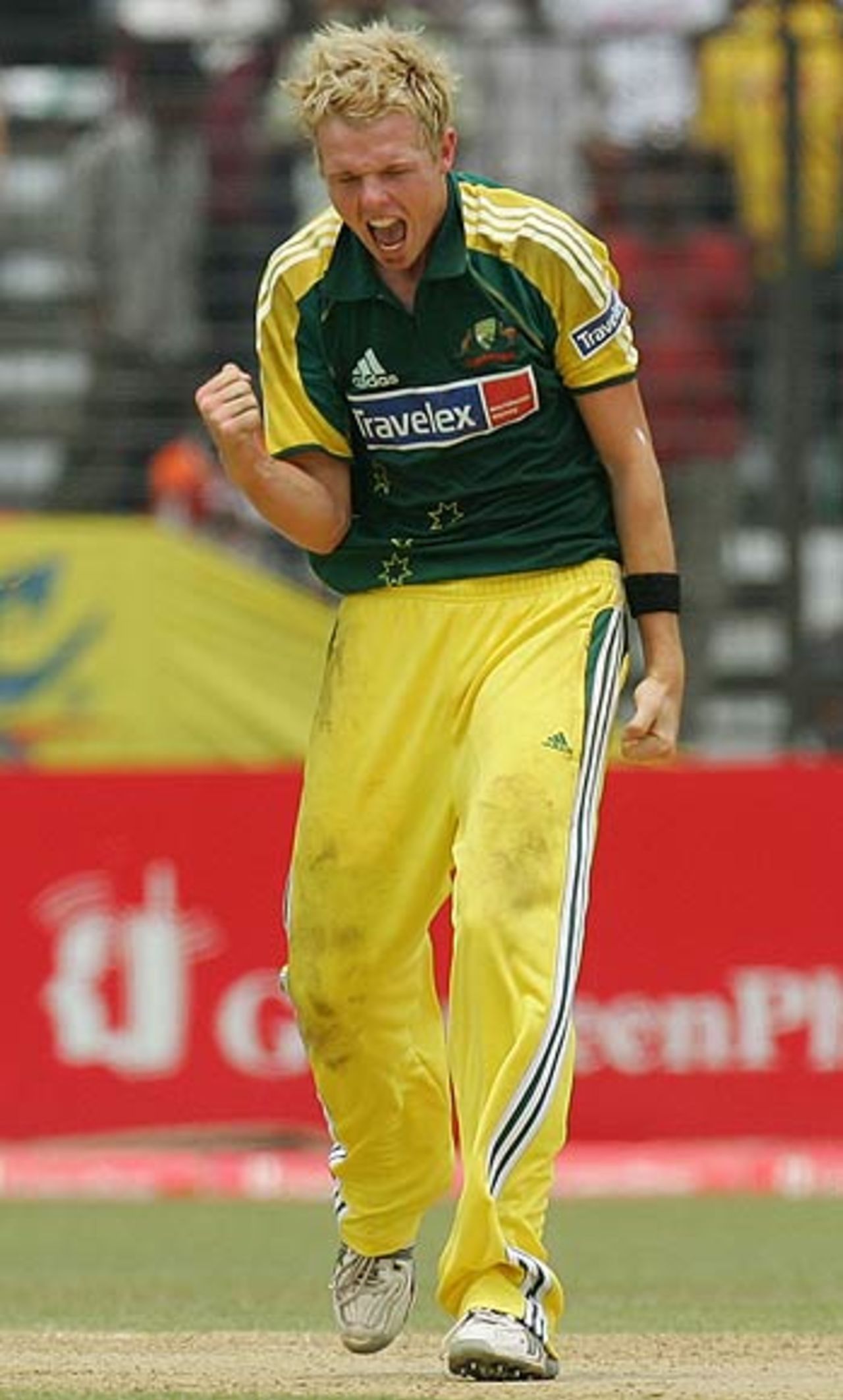 Dan Cullen on a high, Bangladesh v Australia, 3rd ODI, Fatullah, April 28, 2006