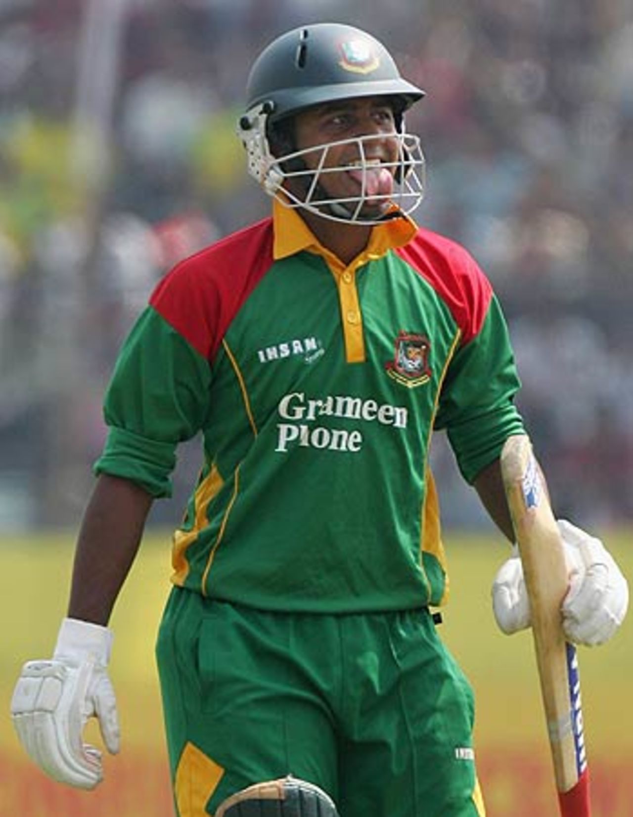 Shahriar Nafees walks back after being dismissed, Bangladesh v Australia, 3rd ODI, Fatullah, April 28, 2006