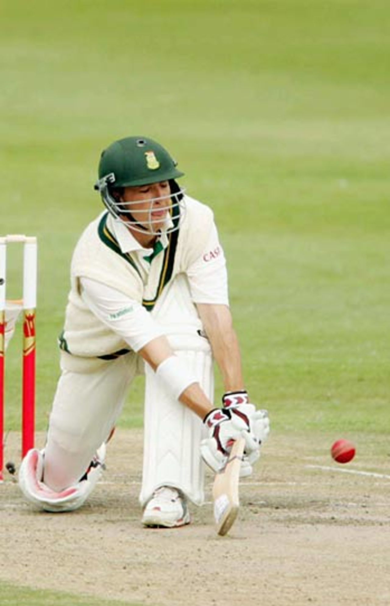 Boeta Dippenaar sweeps during his 47 during a tight battle with the New Zealand spinners, South Africa v New Zealand, 2nd Test, Cape Town, April 29, 2006