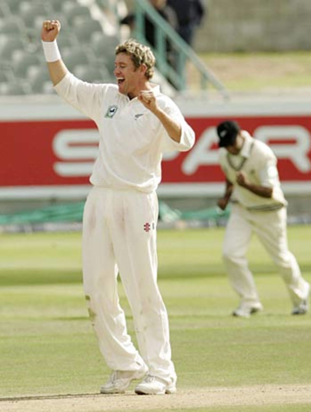 Jacob Oram removed Jacques Kallis, New Zealand's only success before lunch on the fourth day, South Africa v New Zealand, 2nd Test, Cape Town, April 30, 2006