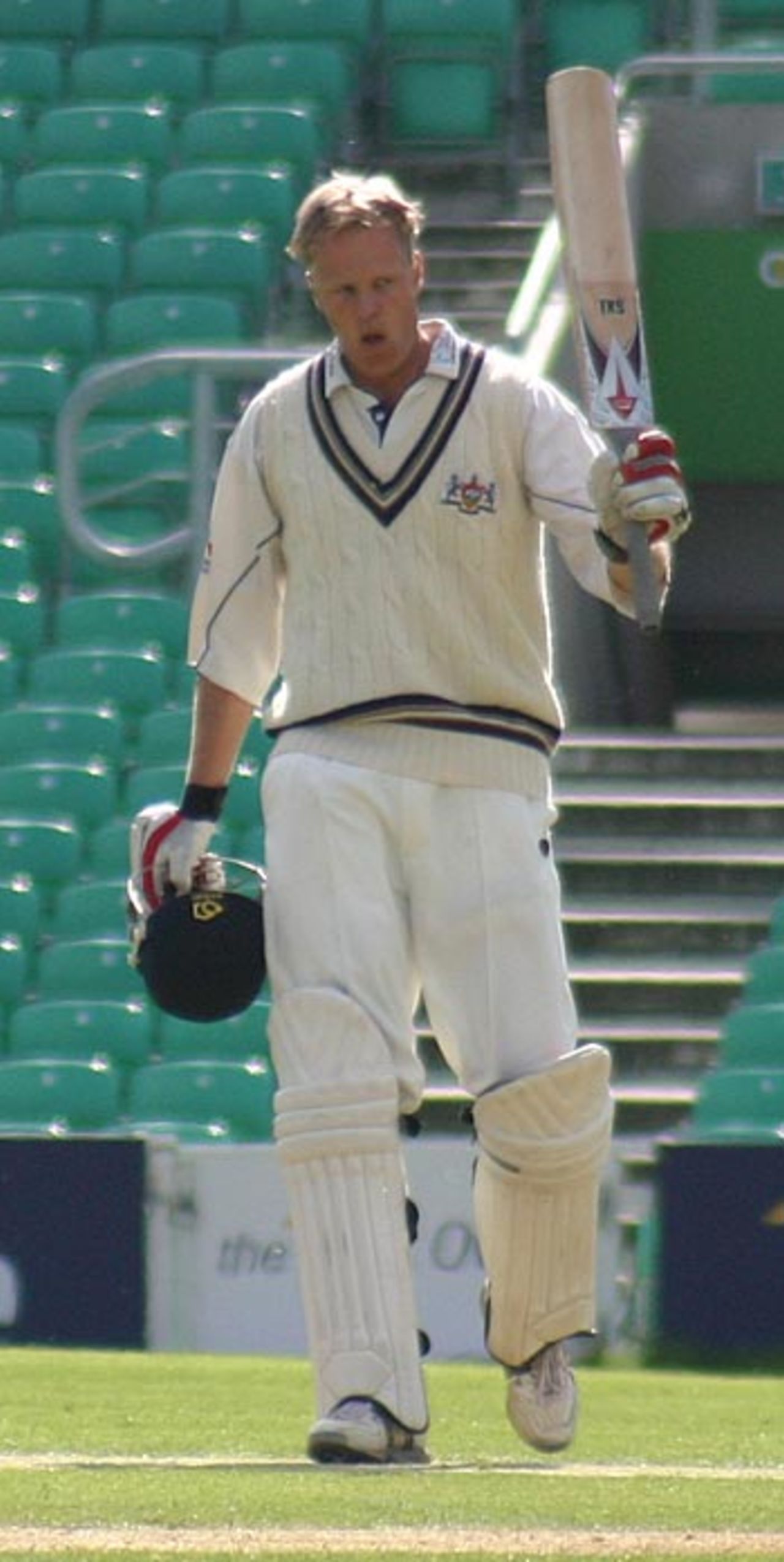 Phil Weston reaches his hundred, Surrey v Gloucestershire, The Oval, May 3, 2006