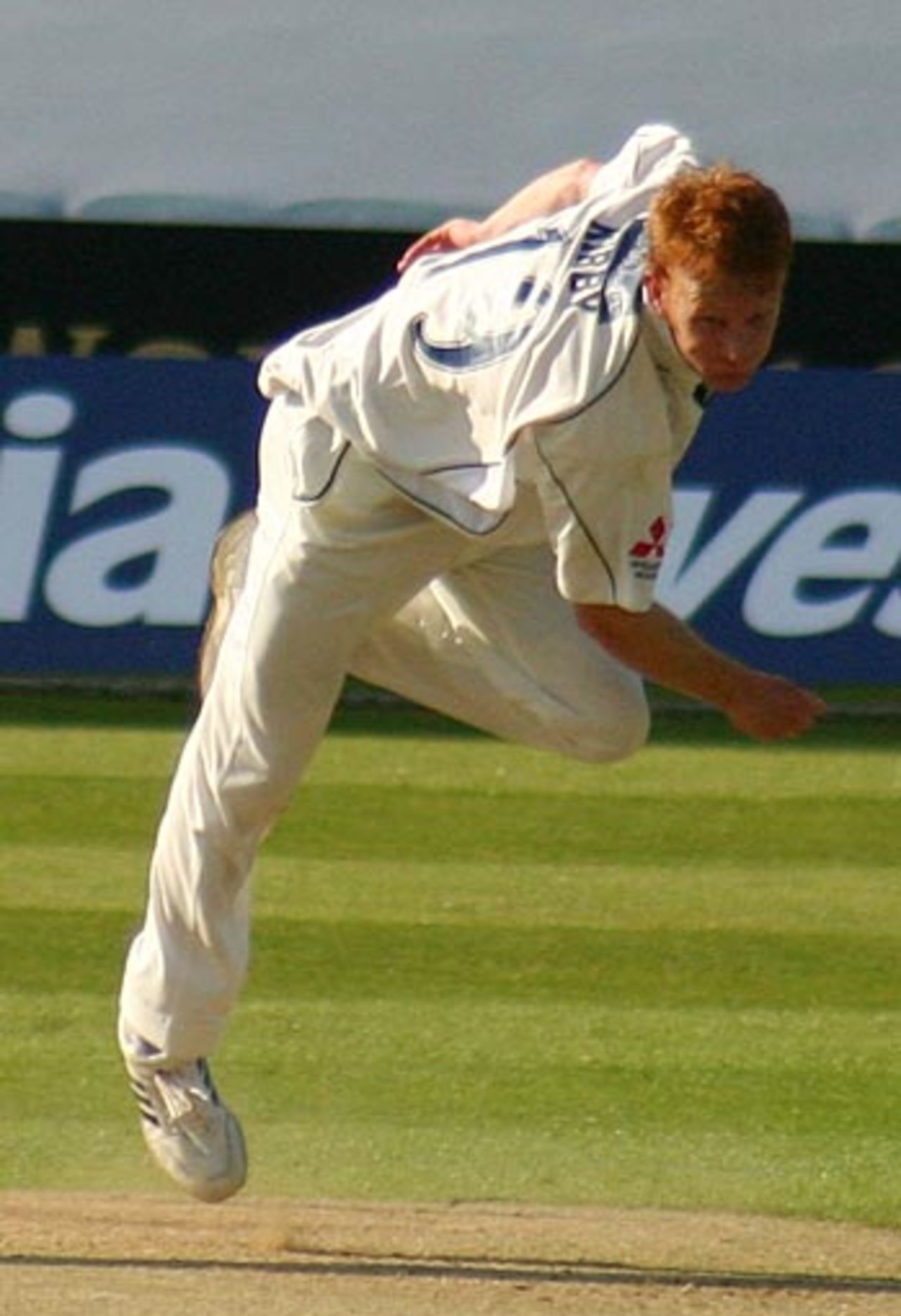 Steve Kirby in his follow through, Surrey v Gloucestershire, The Oval, May 3, 2006