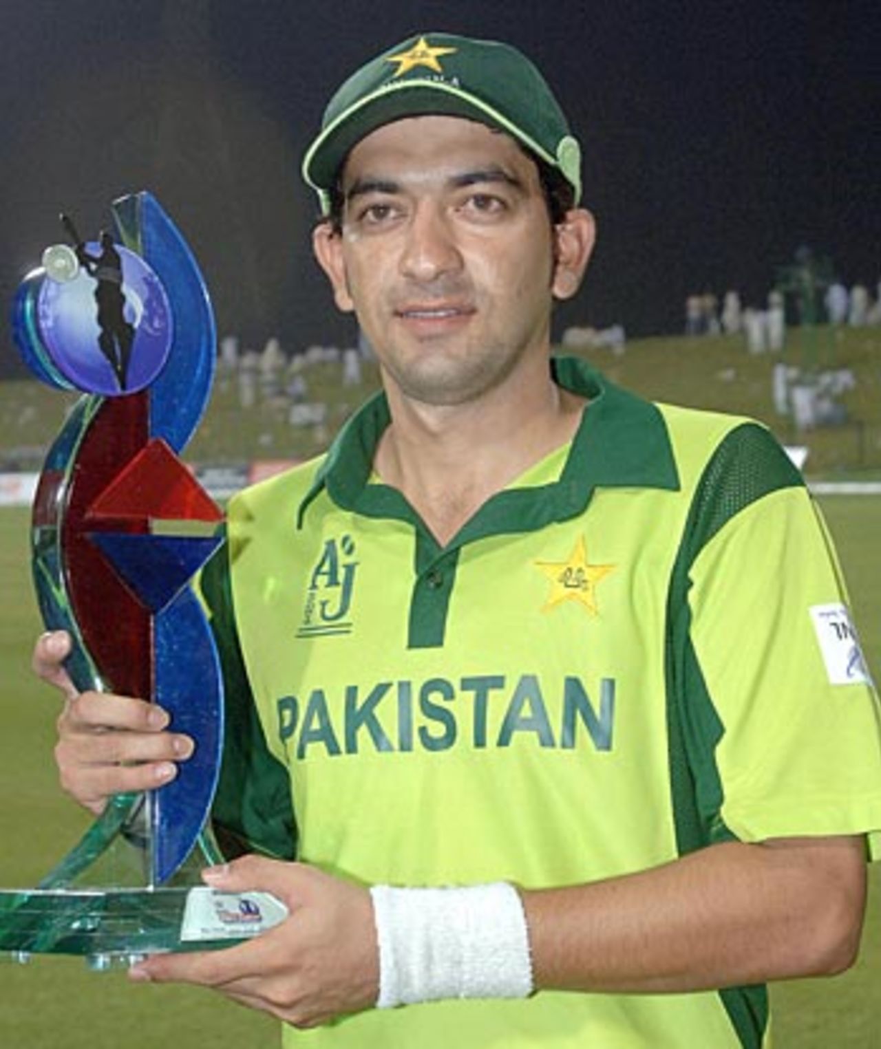 Hasan Raza with the trophy after Pakistan's 36-run victory in the final, India A v Pakistan A, EurAsia Series, Abu Dhabi, May 5, 2006
