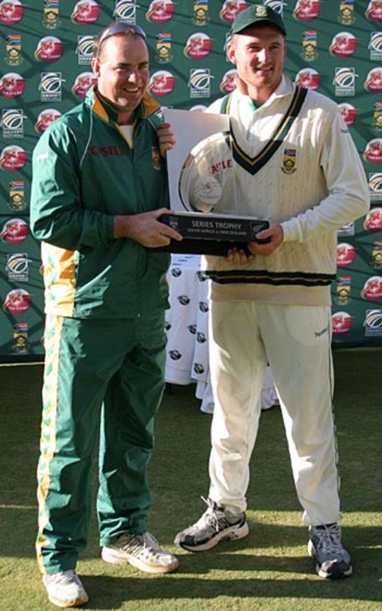 Mickey Arthur and Graeme Smith with the series trophy, South Africa v New Zealand, 3rd Test, Johannesburg, May 7, 2006