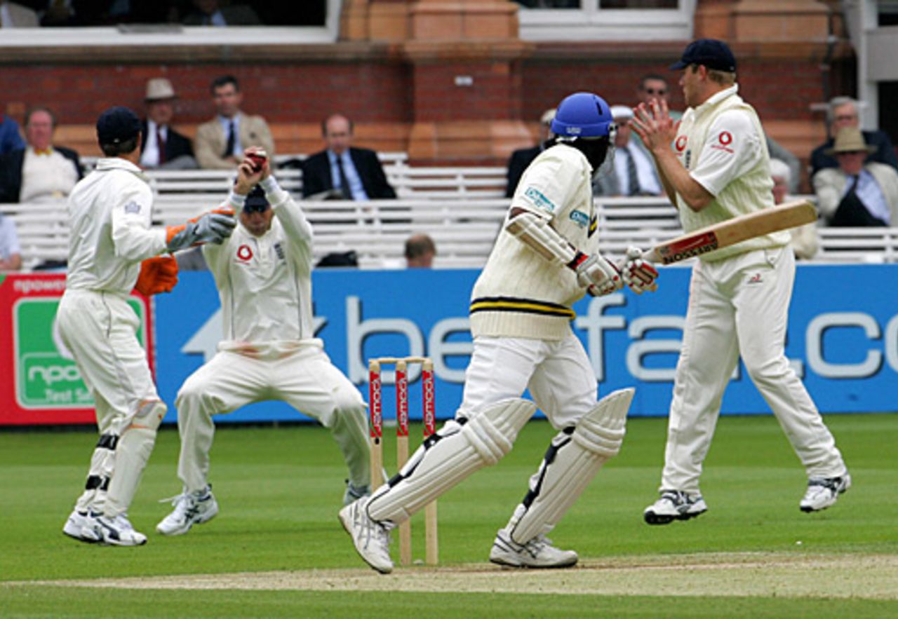 Marcus Trescothick takes a sharp catch at first slip to dismiss Chaminda Vaas, England v Sri Lanka, 1st Test, Lord's, May 13, 2006