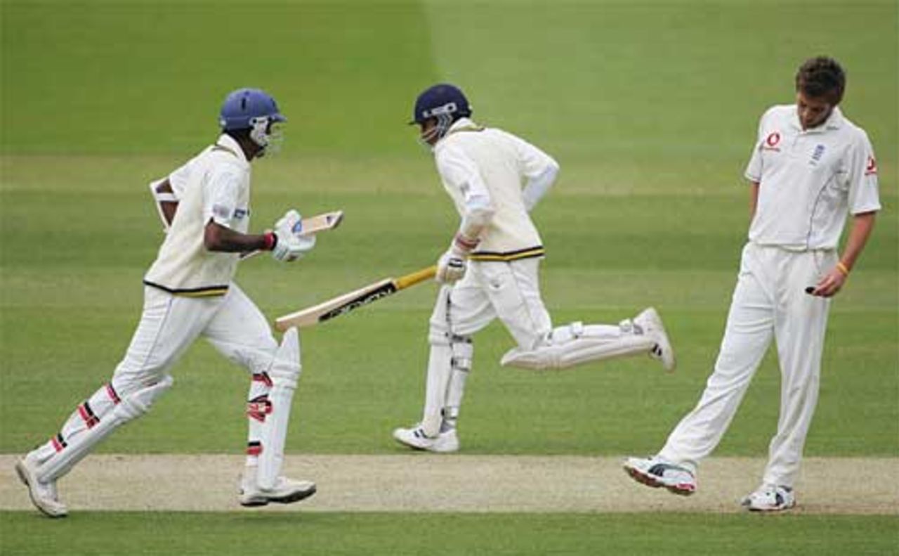 Liam Plunkett kicks the turf to sum up England's frustration, England v Sri Lanka, 1st Test, Lord's, May 14, 2006