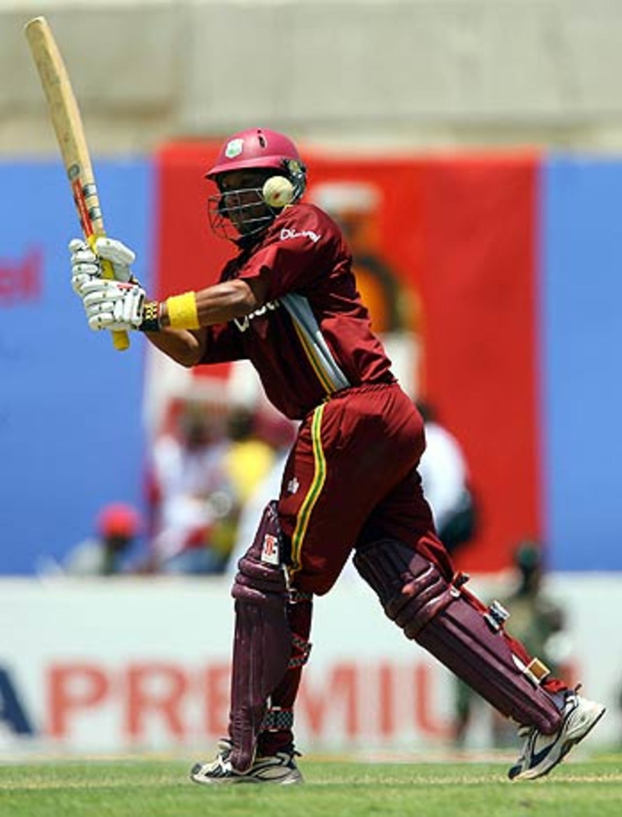 Ramnaresh Sarwan played a lone hand for West Indies, West Indies v India, 2nd ODI, Kingston, May 20, 2006