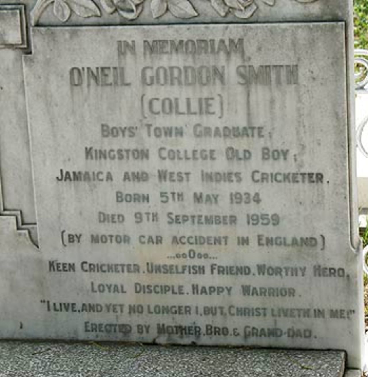 O'Neill Gordon Smith's tombstone, Kingston