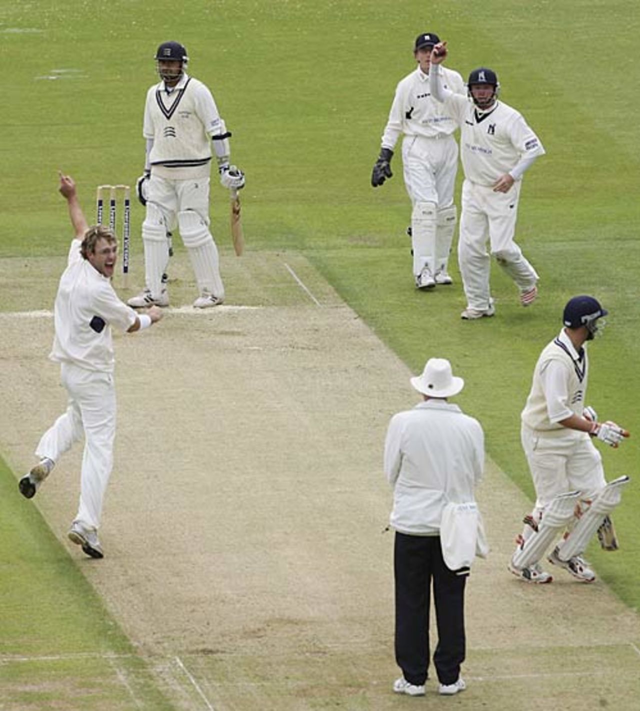 Daniel Vettori roars an unsuccessful appeal against Owais Shah, Middlesex v Warwickshire, County Championship, Lord's, May 24, 2006