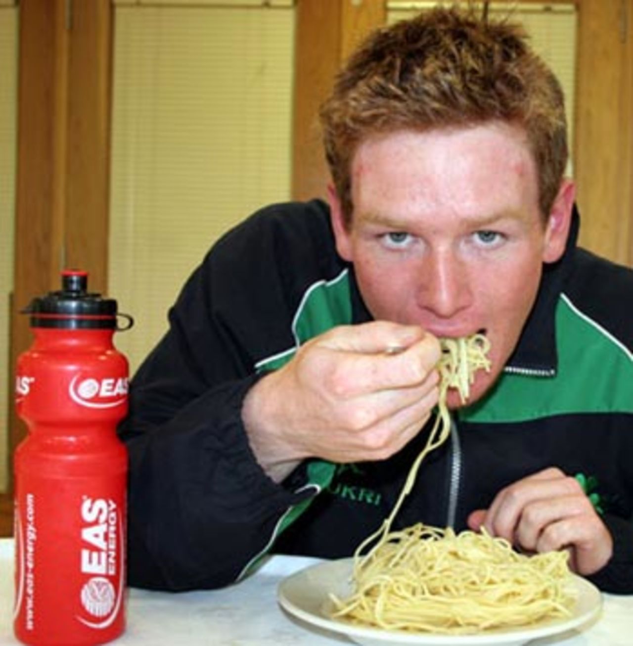 Eoin Morgan tucks into some healthy food on the launch of Ireland's fitness drive, May 26, 2006