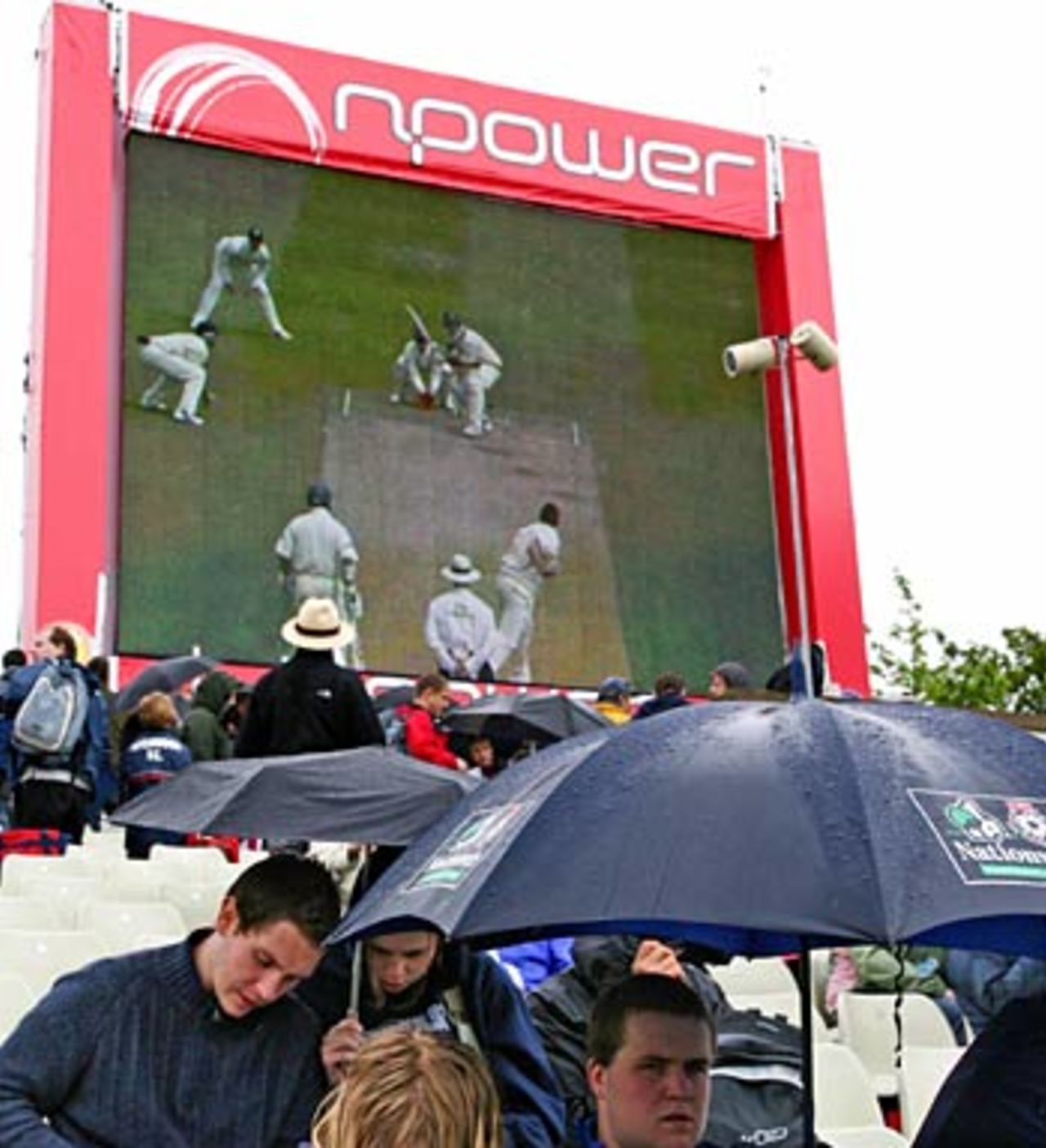 No play before lunch on the third day at Edgbaston, leaving the crowd to watch replays on the big screen, England v Sri Lanka, 2nd Test, Edgbaston, May 27, 2006