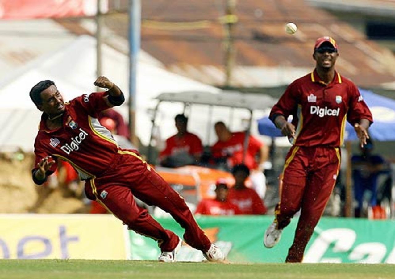 Dave Mohammed pulls of an acrobatic piece of fielding to run out Rahul Dravid, West Indies v India, 5th ODI, Trinidad, May 28, 2006