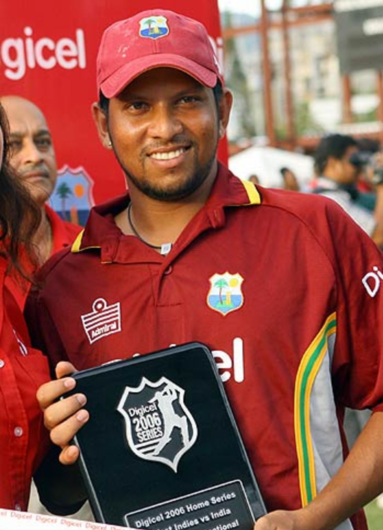 Ramnaresh Sarwan shows off his Man-of-the-Series prize, West Indies v India, 5th ODI, Trinidad, May 28, 2006