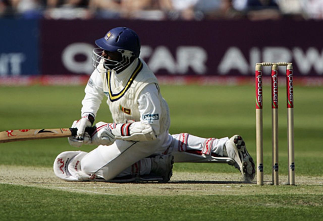 How to play the pull shot: Muttiah Muralitharan demonstrates his own unique technique, England v Sri Lanka, 3rd Test, Trent Bridge, June 2, 2006