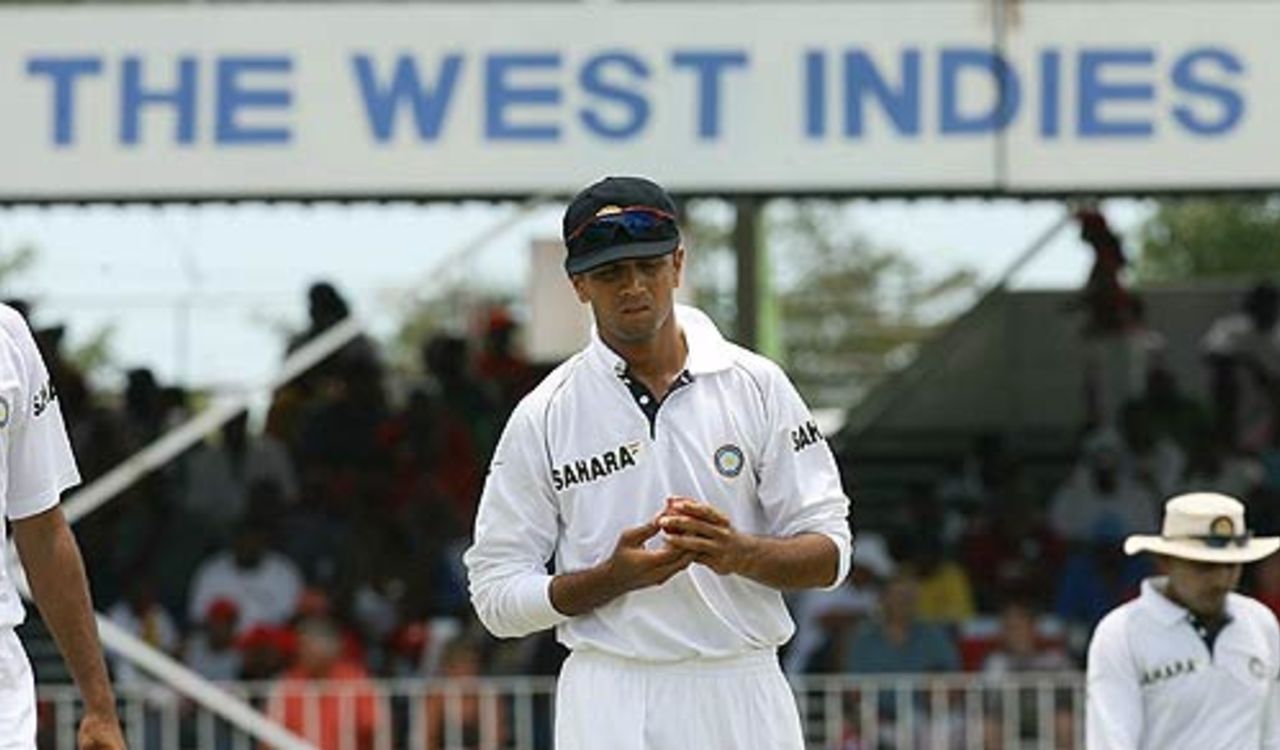 Rahul Dravid's body language is suffering because of Chris Gayle's onslaught, West Indies v India, 1st Test, Antigua, 2nd day, June 3, 2006