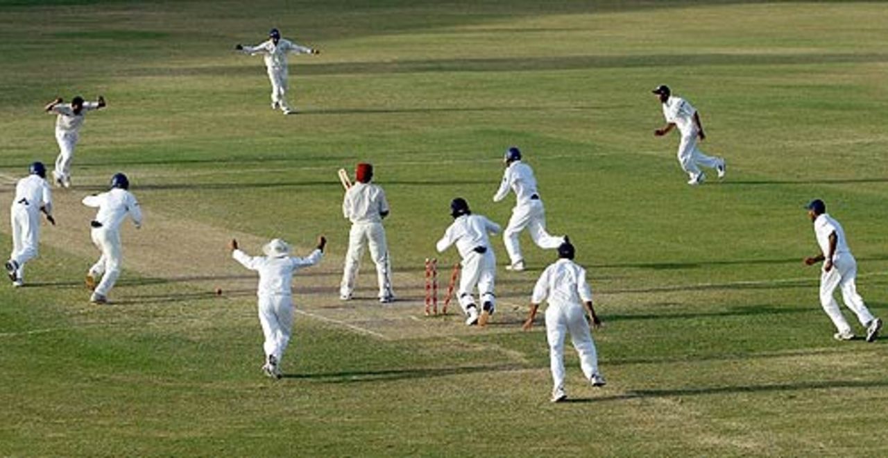 Anil Kumble bowls Dave Mohammed with 19 balls to go, West Indies v India, 1st Test, Antigua, 5th day, June 6, 2006