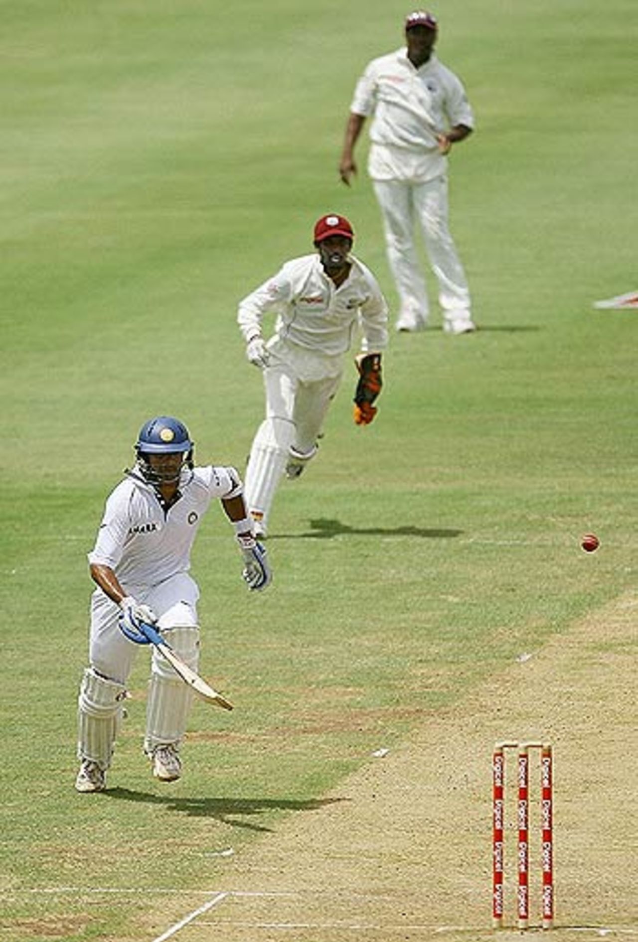 Rahul Dravid scrambles towards his crease as Ramdin, the West Indies keeper attempts to run him out, West Indies v India, 2nd Test, St Lucia, 2nd day, June 11, 2006