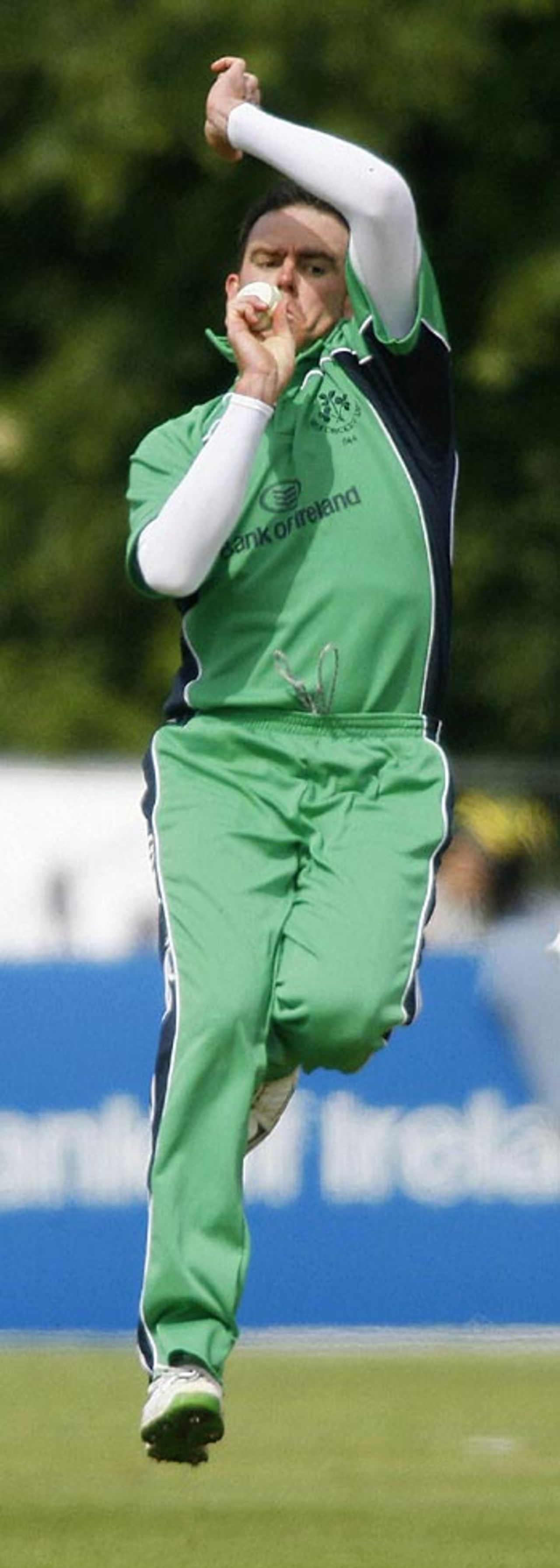 Trent Johnston roars in to bowl, Ireland v England, Stormont, June 13, 2006
