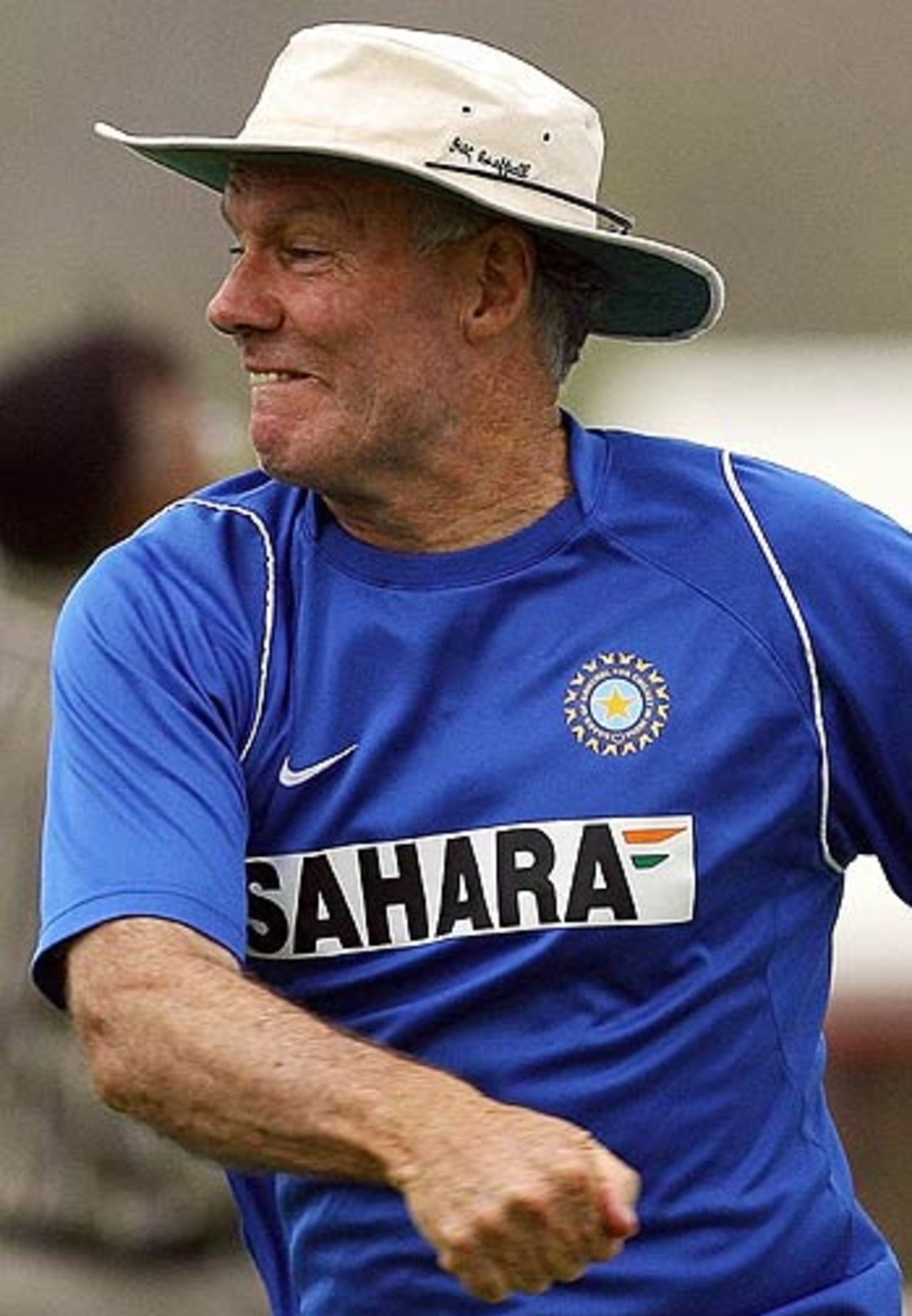 Greg Chappell throws and throws hard, West Indies v India, 2nd Test, St Lucia, 4th day, June 13, 2006