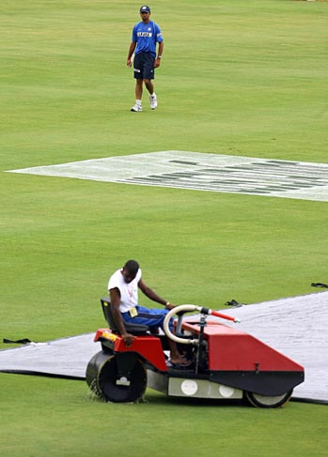 Rahul Dravid watches the ultimately futile mopping-up operation, West Indies v India, 2nd Test, St Lucia, 4th day, June 13, 2006