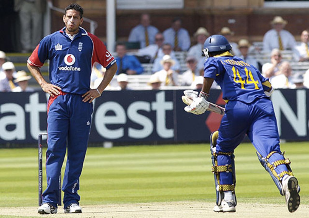 Sajid Mahmood glowers as Upul Tharanga piles on the runs, England v Sri Lanka, 1st ODI, Lord's, June 17, 2006