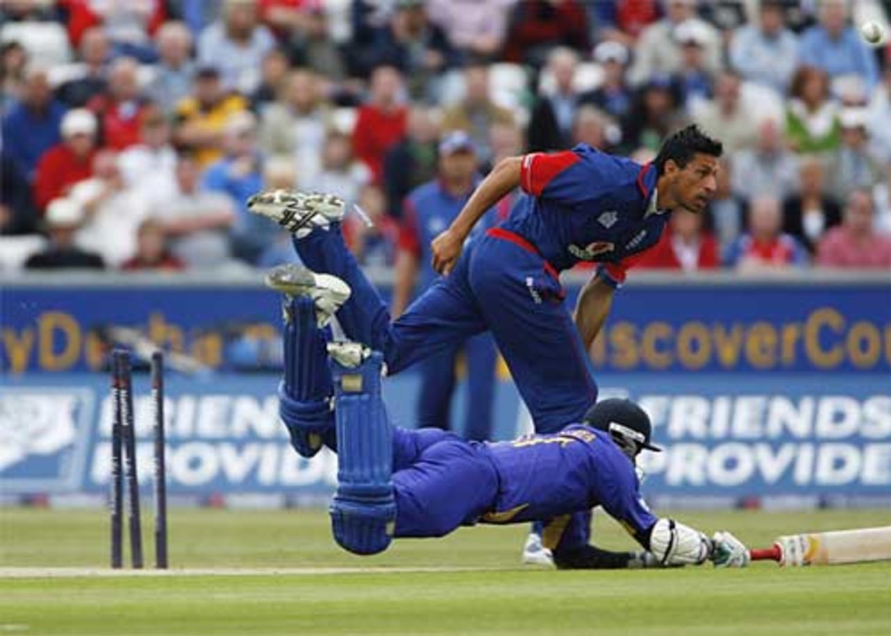 Sajid Mahmood runs out Sanath Jaysuriya for 23, a rare wicket for England, England v Sri Lanka, Chester-le-Street, June 24, 2006