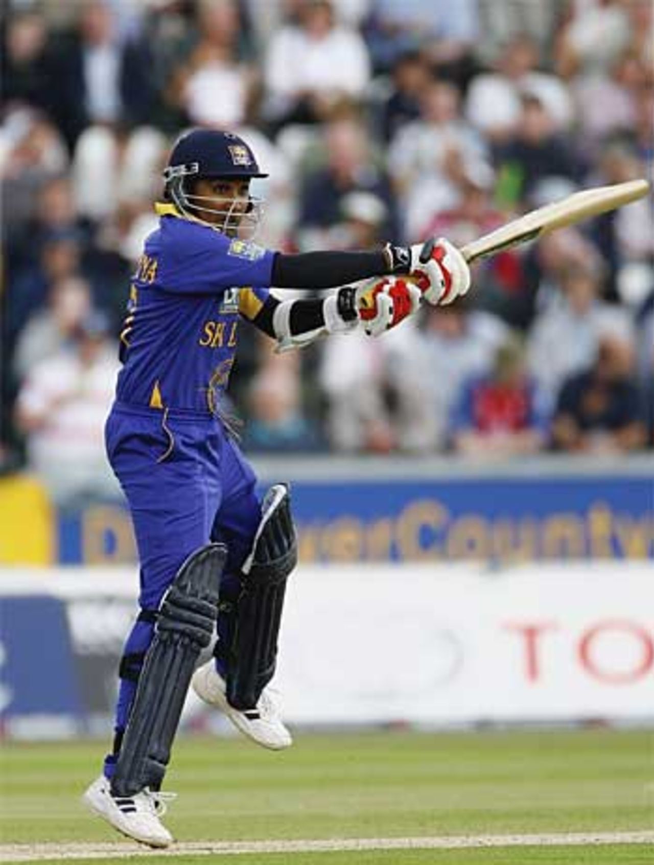 Mahela Jayawardene scorches one through cover on his way to a firecracking hundred, England v Sri Lanka, Chester-le-Street, June 24, 2006