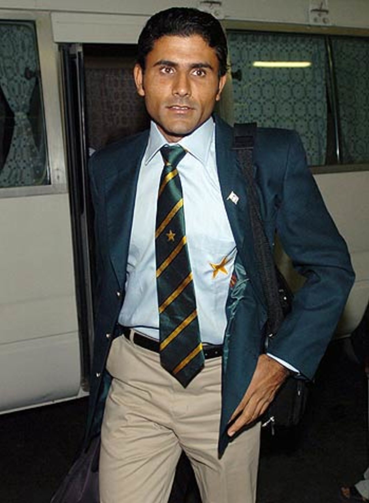 Abdul Razzaq arrives at the airport before the team's departure for England, Karachi, June 25 2006