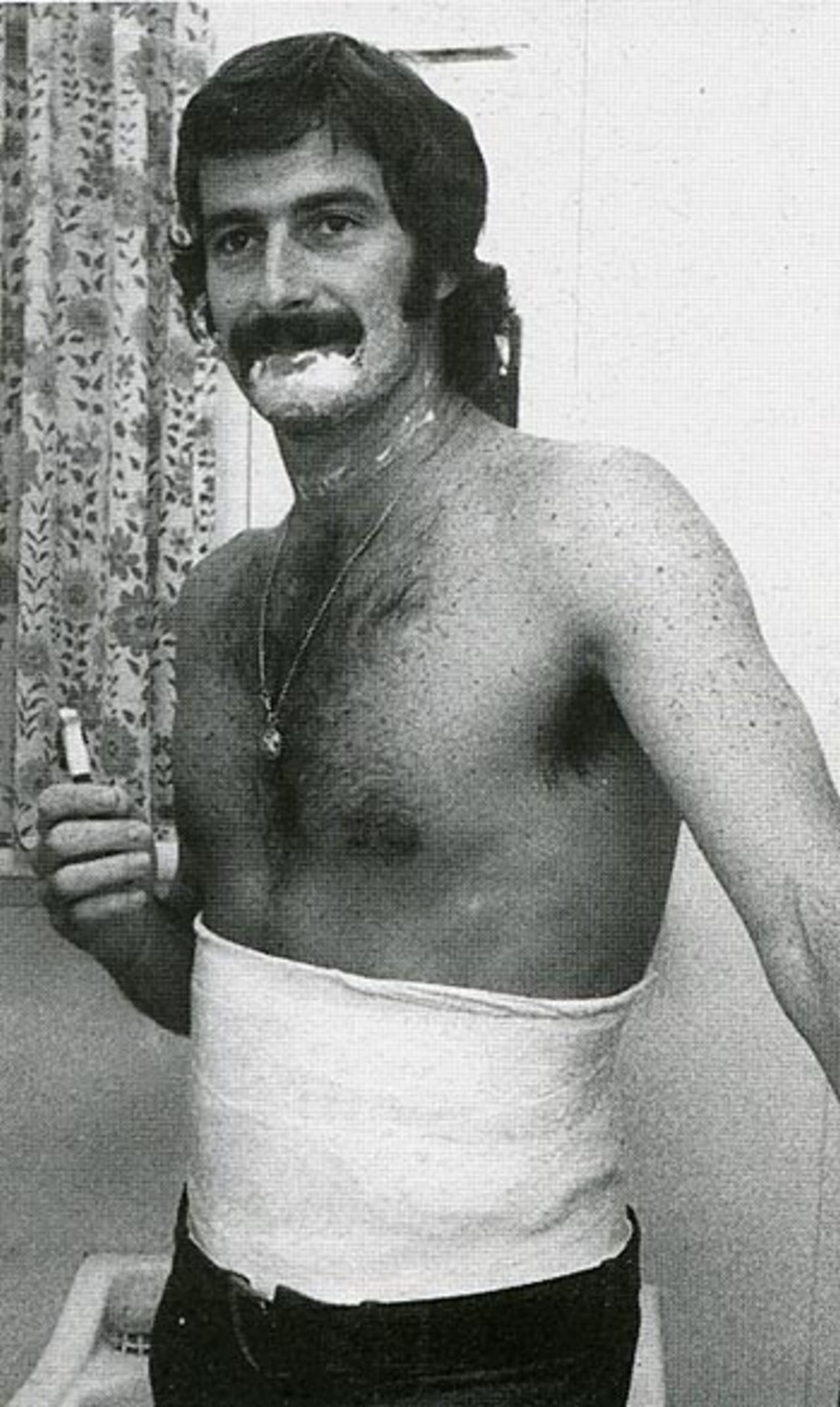 Dennis Lillee shaves during his recovery from a fractured vertebrae, April 1973