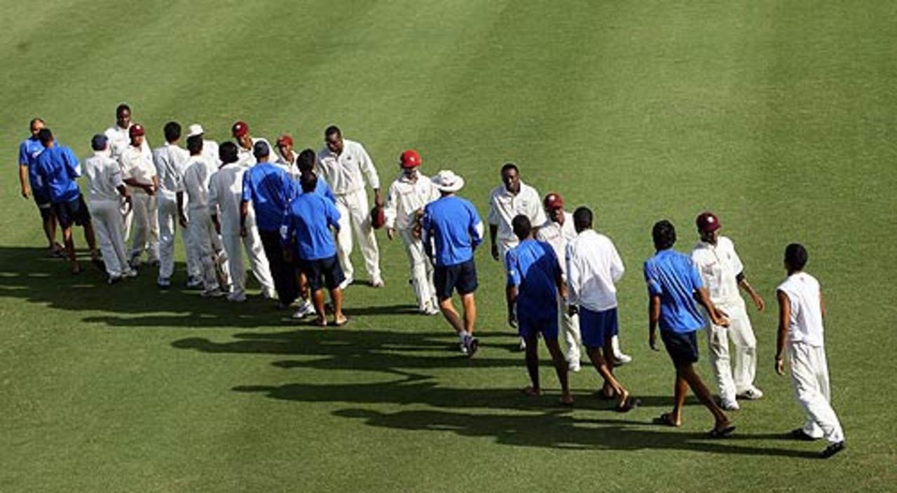The Indians and West Indians congratulate each other after the game, West Indies v India, 3rd Test, St Kitts, 5th day, June 26, 2006