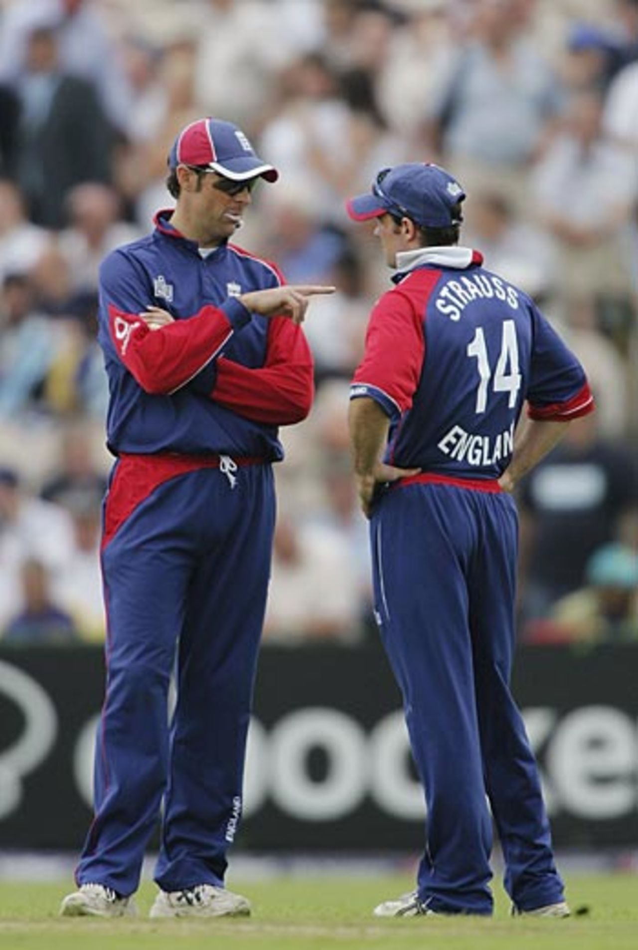 Marcus Trescothick lends his captain, Andrew Strauss, a word of advice, England v Sri Lanka, 4th ODI, Old Trafford, June 28, 2006