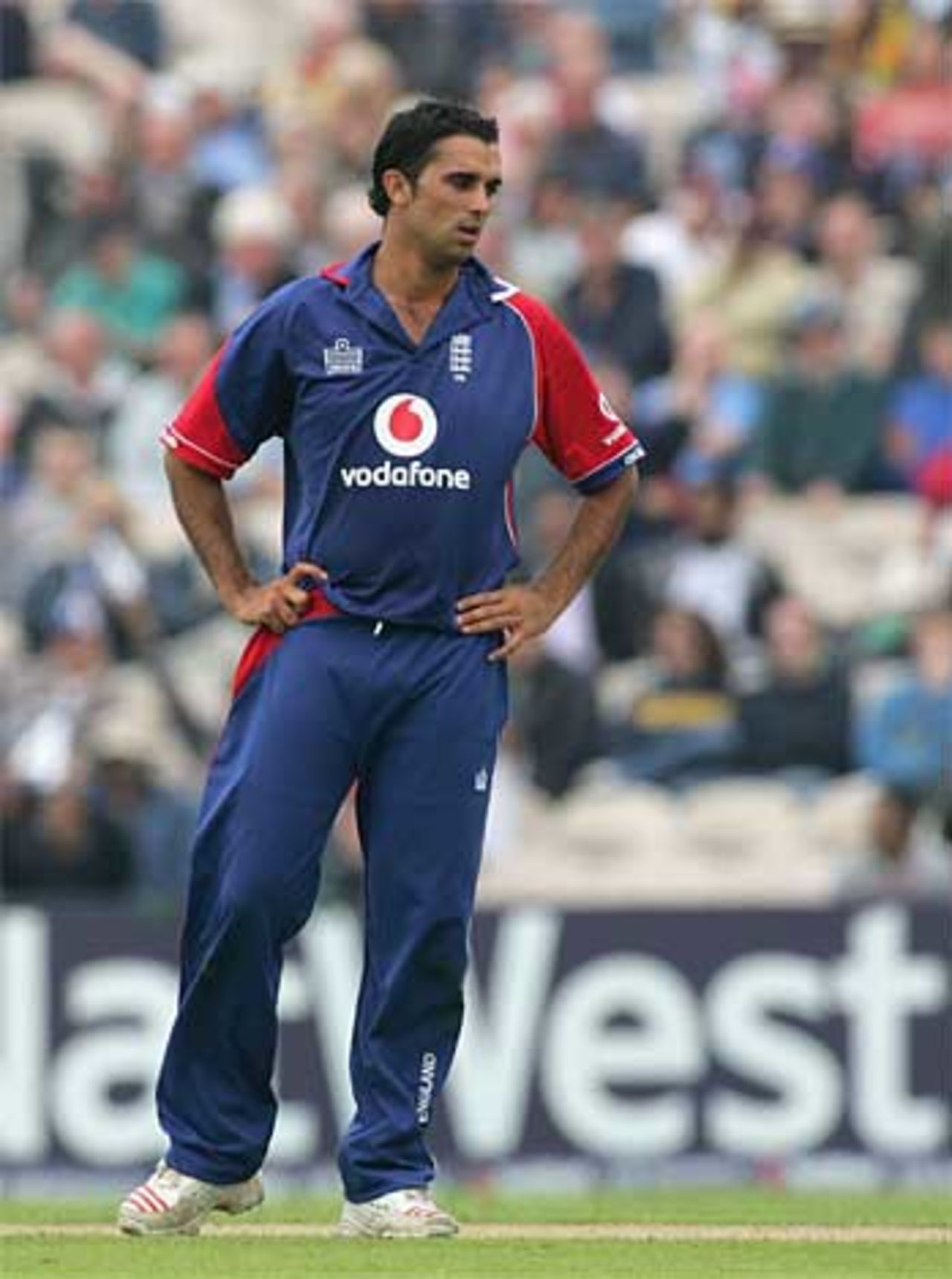 Kabir Ali's expression says it all - he went for 77 runs and took no wickets, England v Sri Lanka, 4th ODI, Old Trafford, June 28, 2006