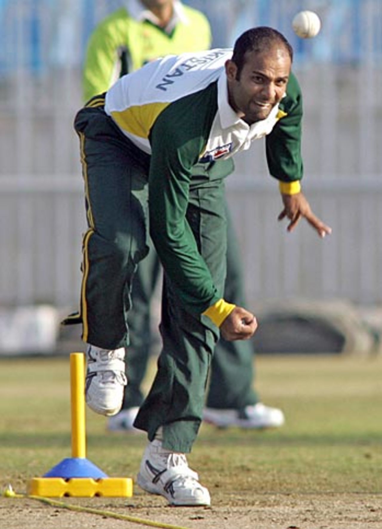 Rana Naved-ul-Hasan goes through his paces during a practice session at Rawalpindi in his bid to return from injury, June 28, 2006