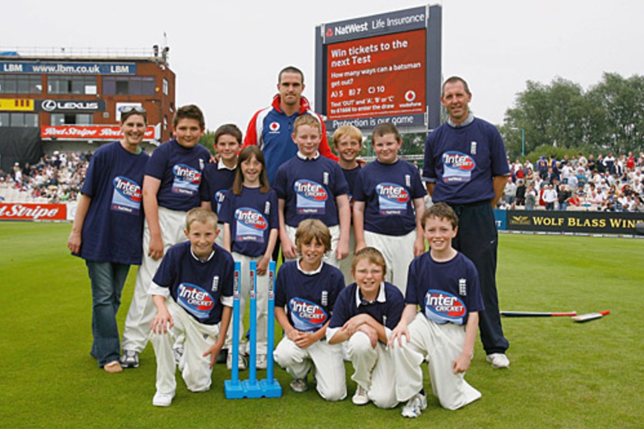 Kevin Pietersen poses with kids from Torrisholme Cricket Club during an InterCricket event at Old Trafford during the 4th ODI between England and Sri Lanka, June 28, 2006