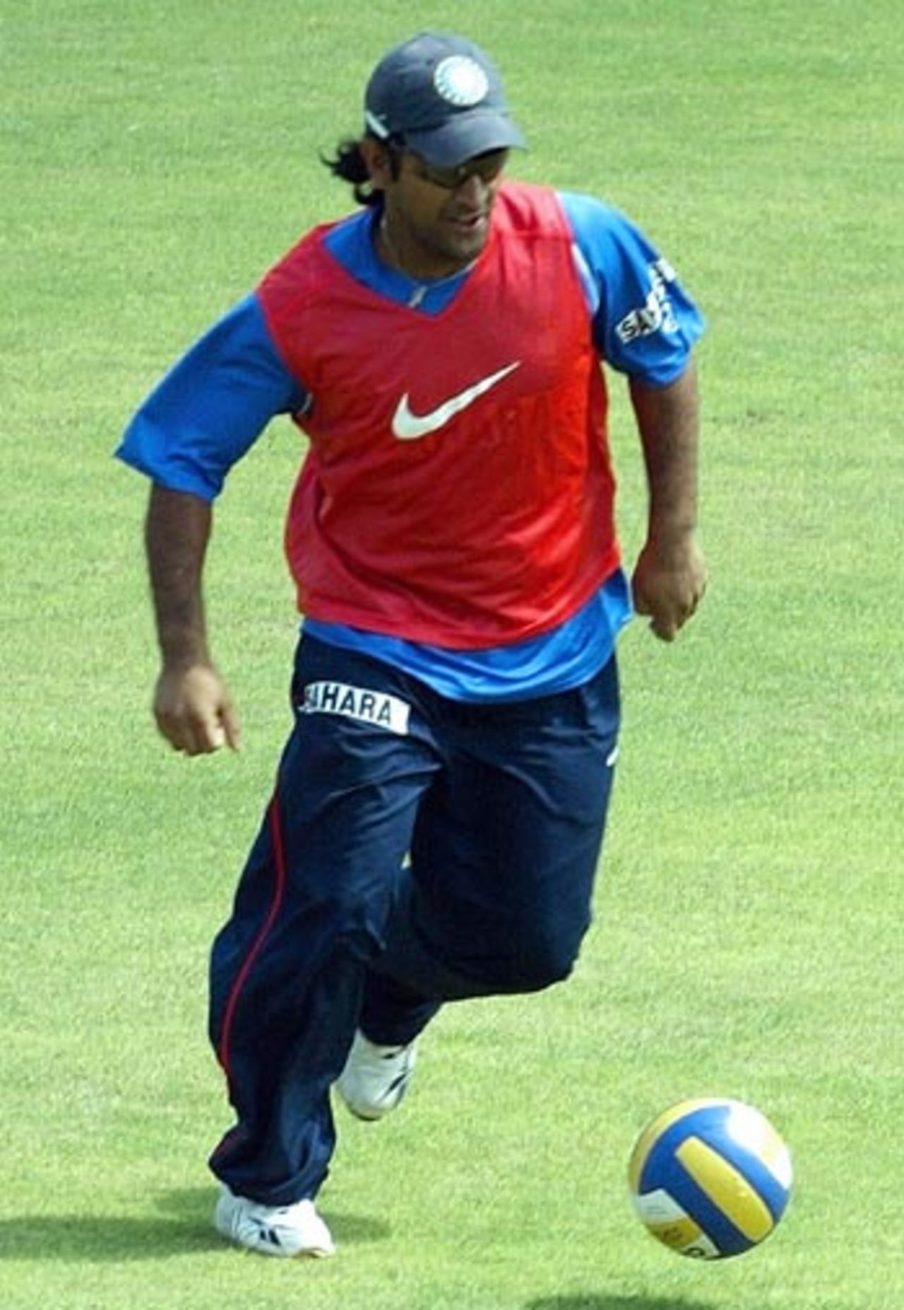 Mahendra Singh Dhoni shows off his skills at football, Kingston, June 29, 2006