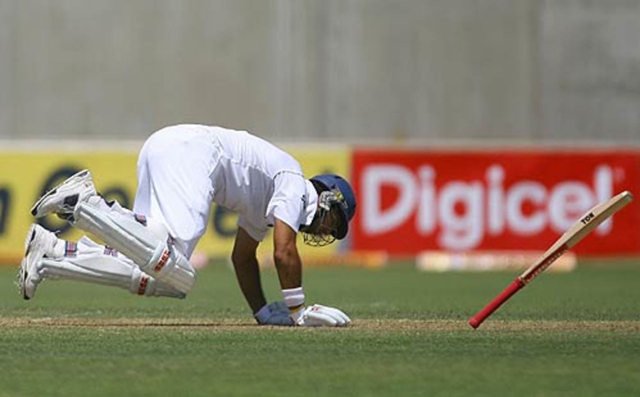 Yuvraj Singh takes a tumble but makes his ground, West Indies v India, 4th Test, Jamaica, 1st day, June 30, 2006