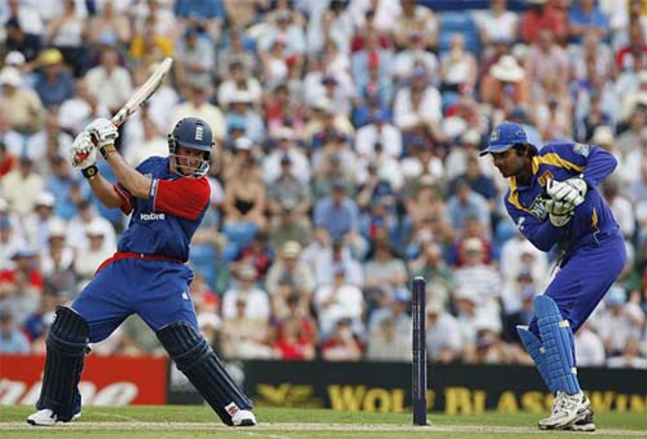 Andrew Strauss edges Lasith Malinga through, England v Sri Lanka, 5th ODI, Headingley, July 1, 2006