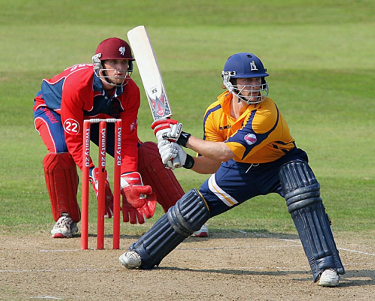 Jim Troughton keeps a close eye on the ball, Somerset v Warwickshire, Twenty20 Cup, Taunton, July 2, 2006