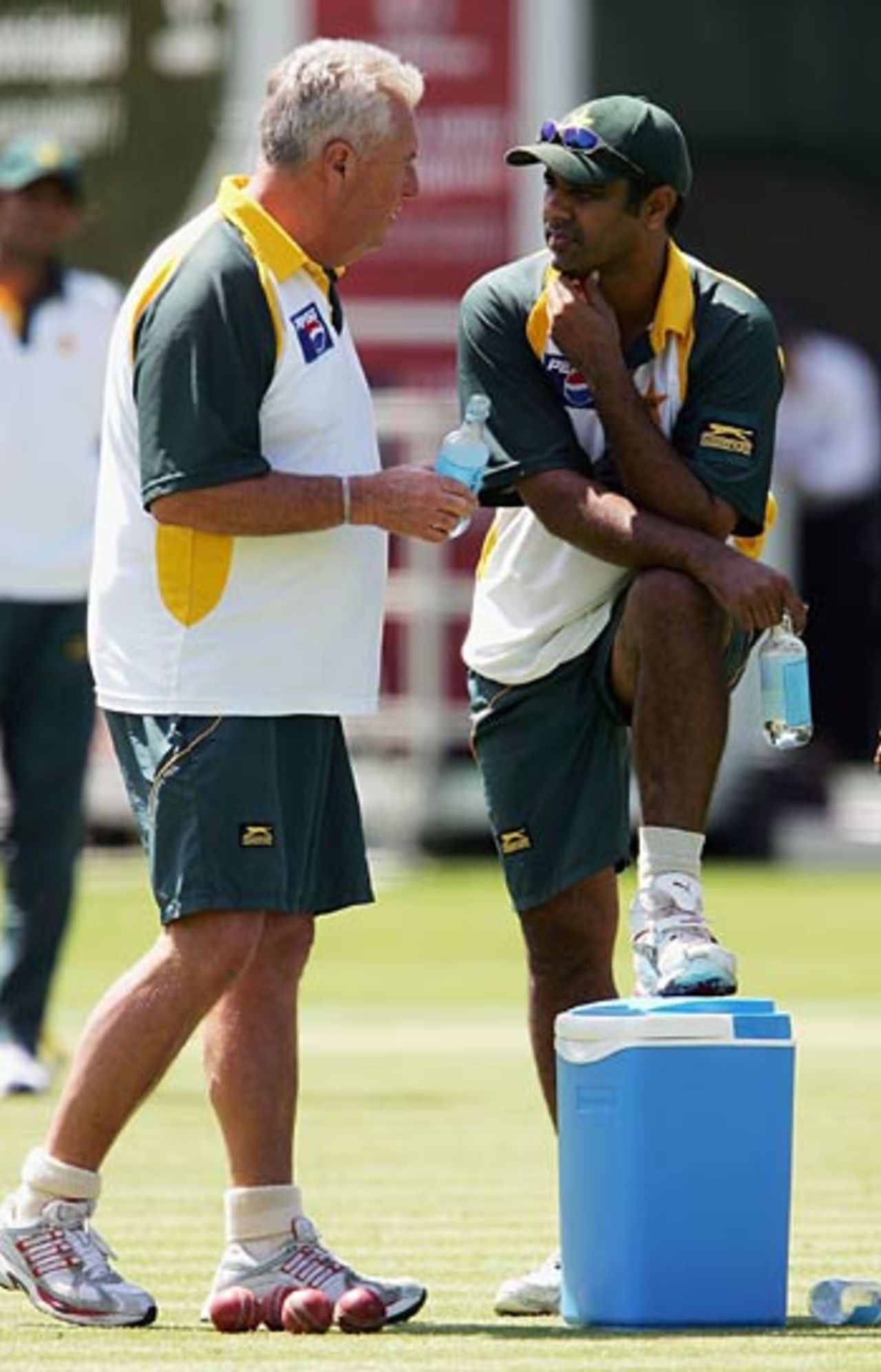 Think tank: Bob Woolmer chats with Waqar Younis as Pakistan prepare for the first Test, Lord's, July 12, 2006