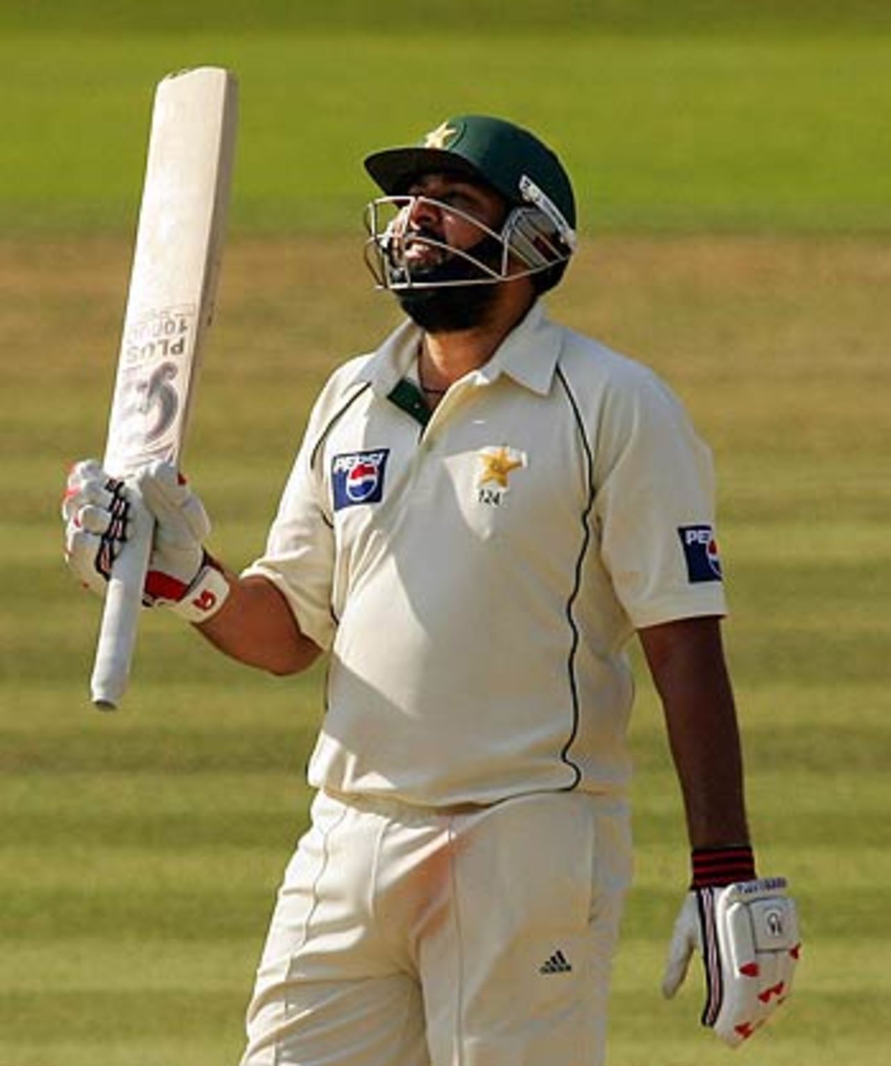 Inzamam-ul-Haq acknowledges the applause after managing his ninth fifty-plus score against England, England v Pakistan, 1st Test, Lord's, July 17, 2006