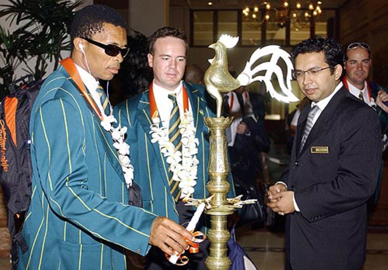 Makhaya Ntini lights a lamp at the Taj Samudra hotel, Colombo, July 19 2006