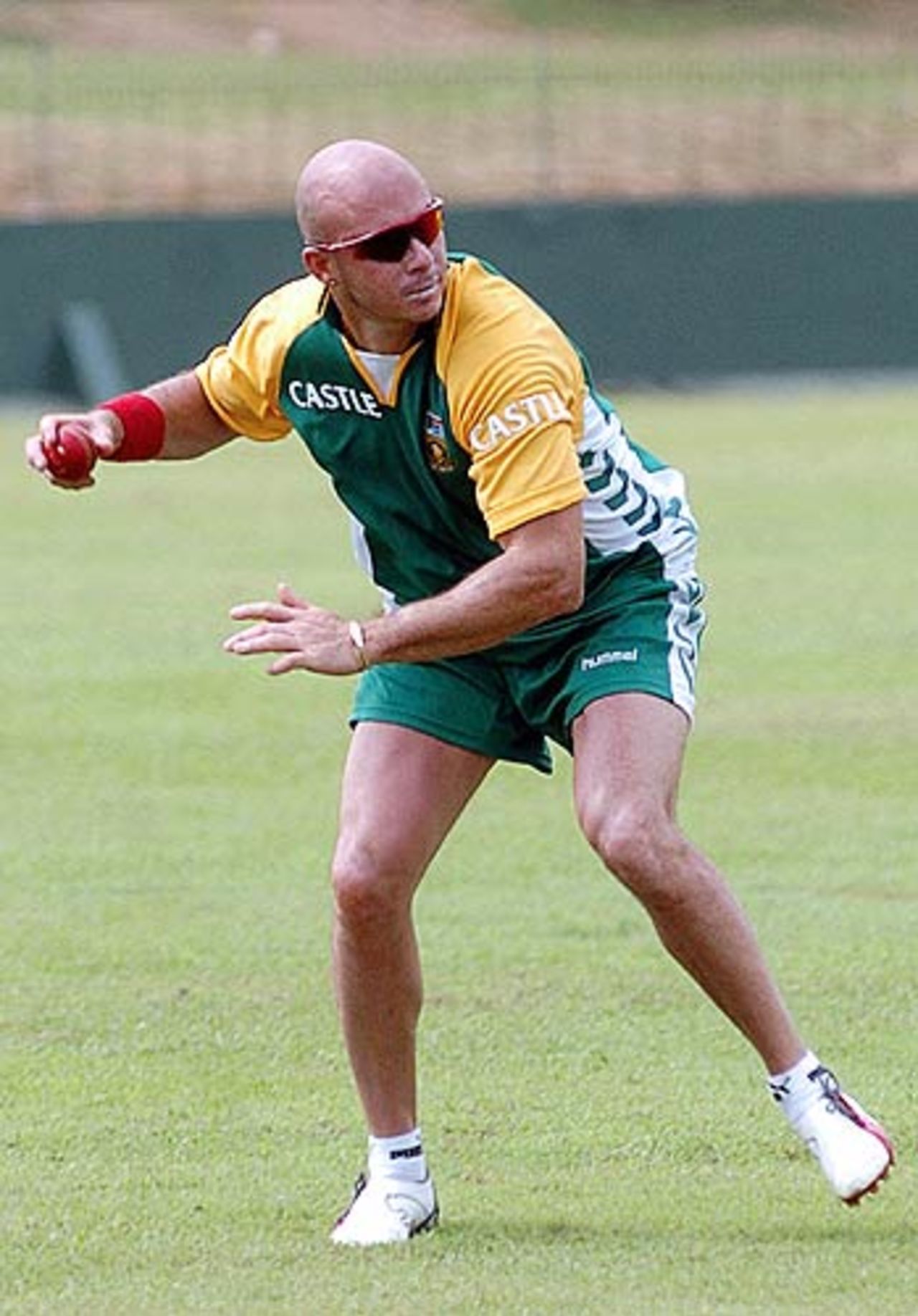 Herschelle Gibbs fires one in, Sinhalease Sports Club, Colombo, July 21, 2006