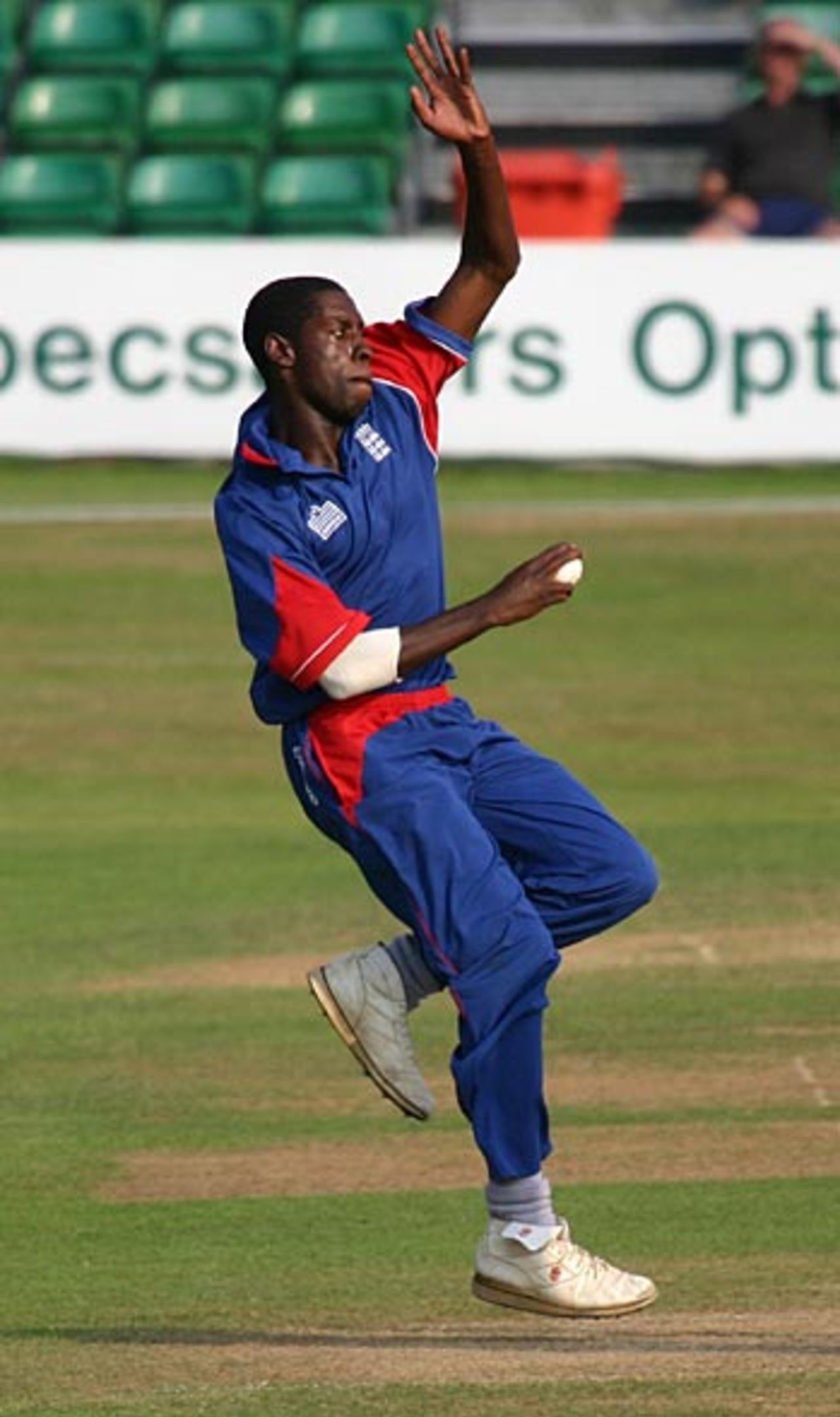 Mark Nelson winds up, England U-19 v India U-19, 3rd ODI, Cardiff, July 21, 2006