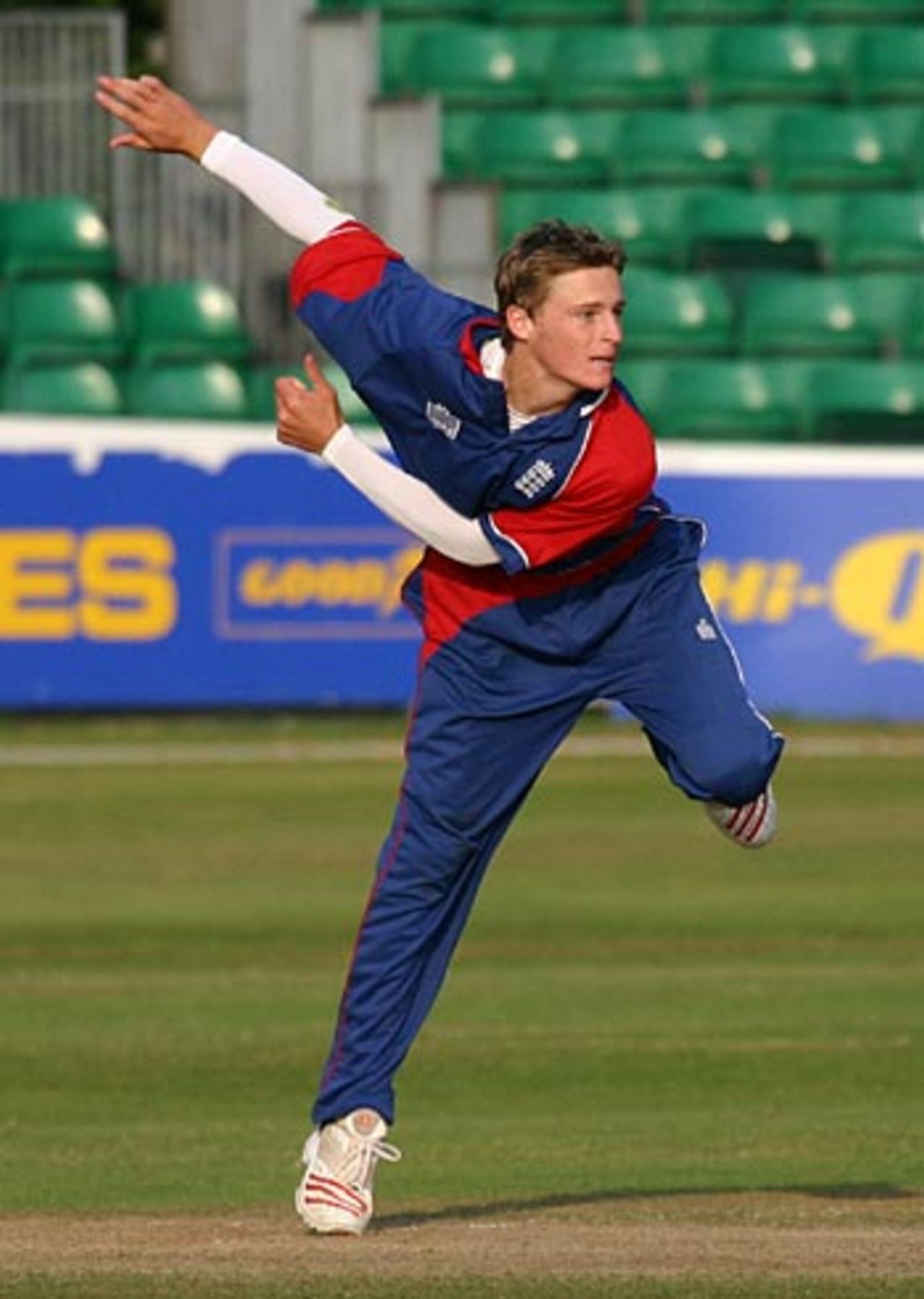 Graeme White in action, England U-19 v India U-19, 3rd ODI, Cardiff, July 21, 2006