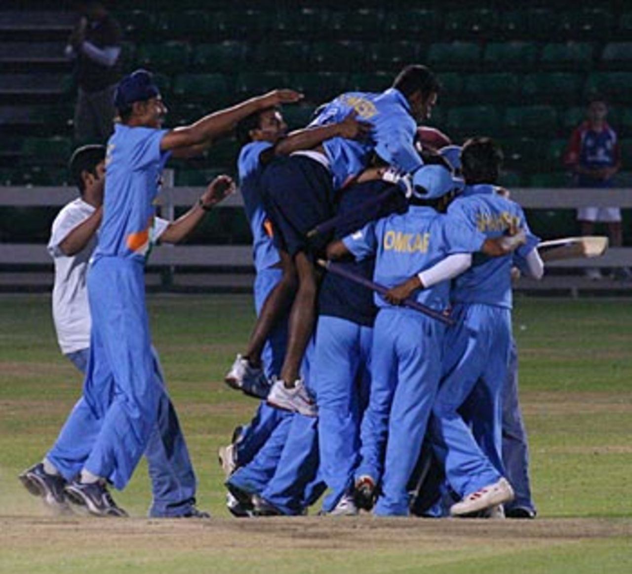 The jubilant Indian side mobs Bodapati Sumanth , England U-19 v India U-19, 3rd ODI, Cardiff, July 21, 2006